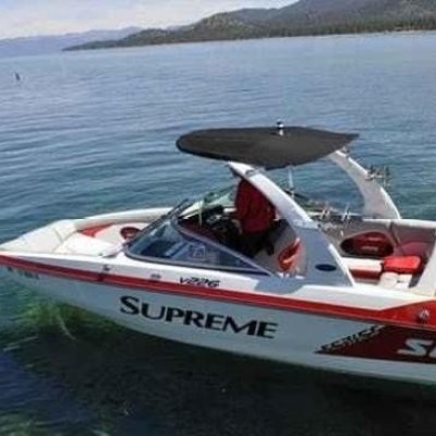 a small boat in a body of water